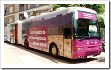 El autobús del SEPECAM ya estuvo en Almodóvar el pasado año.