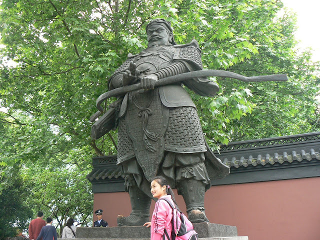 钱王铜像