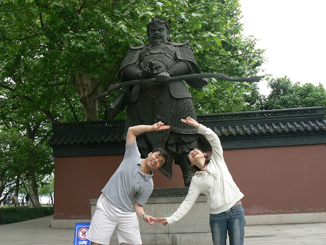他们在笃什么？