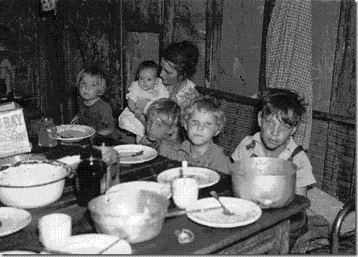 Destitute family, US dust bowl