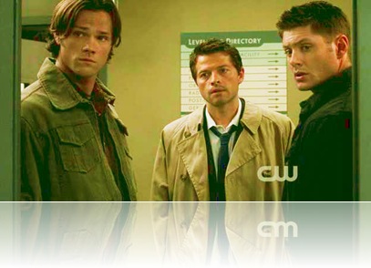 5x02---Sam,-Dean-and-Castiel-looking-into-Bobby's-room