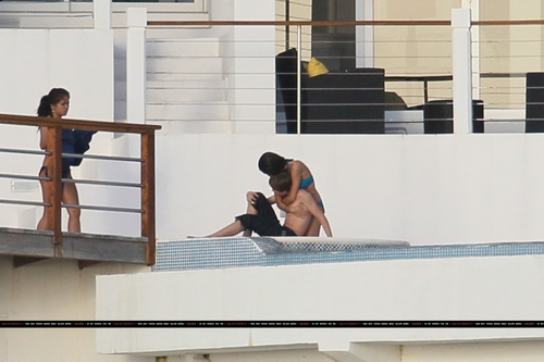 fotos de justin bieber y selena gomez besandose. Tags: Selena Gomez, Justin