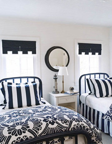 [108-makeoverwhite-bedroom-0208-xlg-80443371[5].jpg]