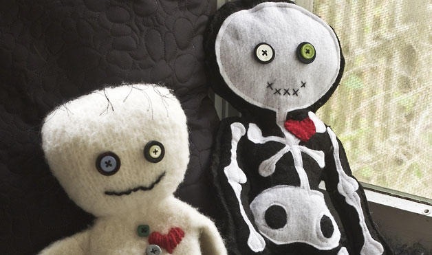 [Halloween-Crafts-Felted-Mummy-Doll_featured_article_628x371[2].jpg]