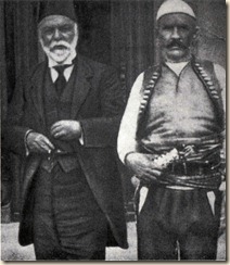 Ismail Kemal insieme a Isa Boletini capo dell’insurrezione dei kosovari contro i turchi