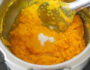 step 4 gajar ka halwa recipe, add sugar step 4 gajar ka halwa recipe, add sugar