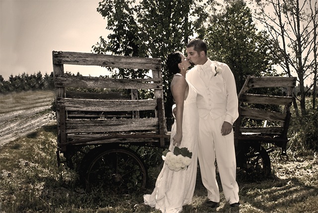 Barn Wedding & Family Affair Photography                   