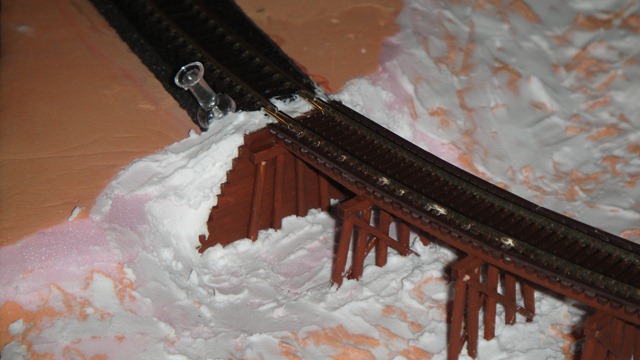 [DSC04563_trestle build - attaching track and finishing scenery[3].jpg]