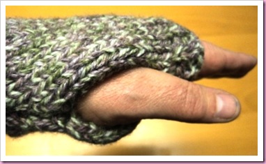 Easy knitted fingerless mitts