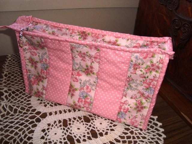 [221) My Pink Toiletries bag[2].jpg]
