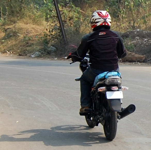 bajaj discover 100cc chain set price