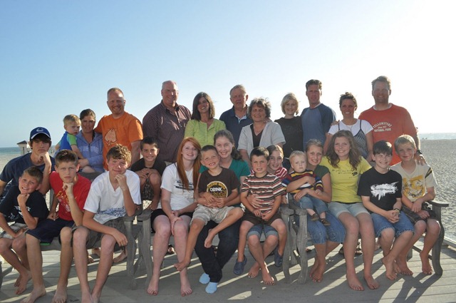 [Beach Family 2009[7].jpg]