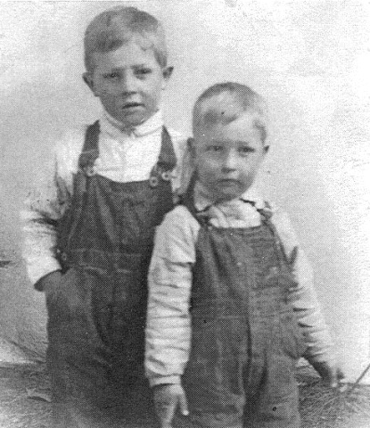 [Rudger & Andrew, 1915[1].jpg]