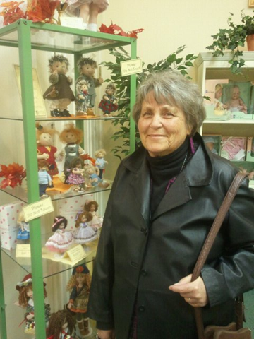 [Mom in doll shop 2010 2[2].png]