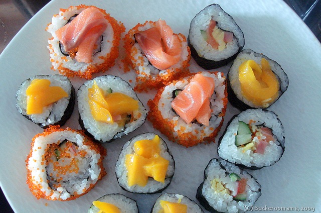 [plateful of sushi[2].jpg]