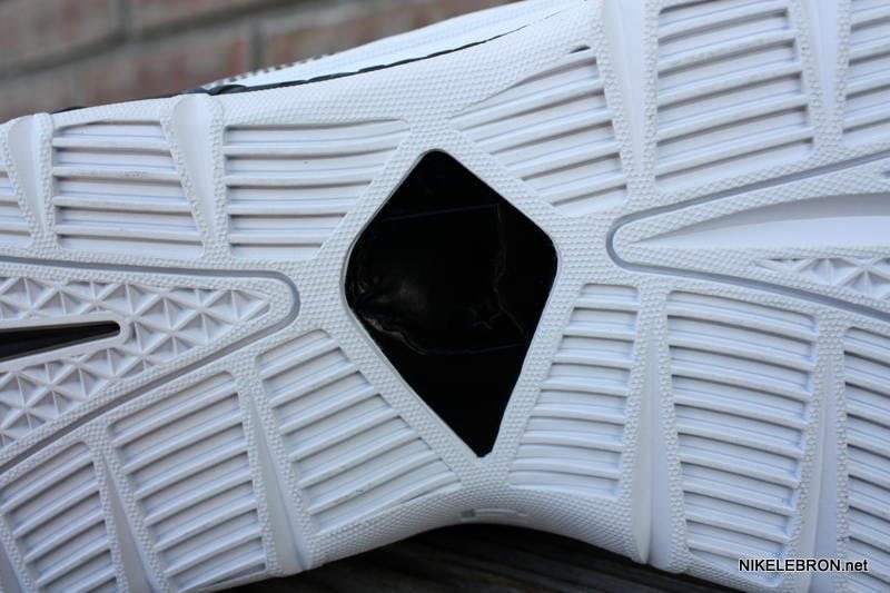 lebron low 3