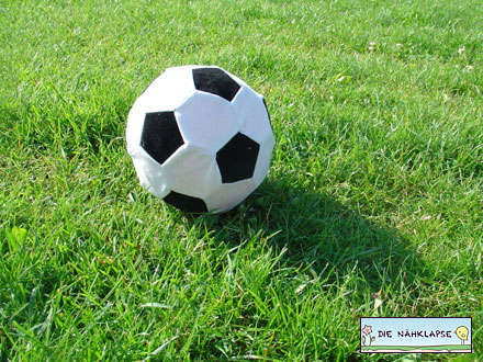 Kostenlose Nähanleitung: Luftballonhülle Fußball | Feines ...