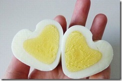 how to make heart shaped egg (2)