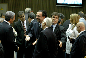Vereadores na sessão que aprovou o Orçamento 2010. Foto: RenattodSousa