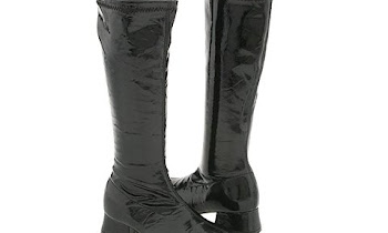 Nina scherzt Lippenstift (Kleinkind/Jugend)