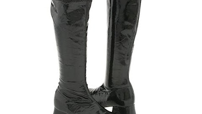 Nina scherzt Lippenstift (Kleinkind/Jugend)