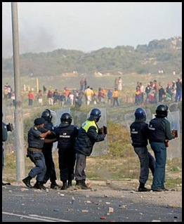 TAFELSIG LAND OCCUPATIONS 5500 SQUATTERS ON COP CRITICAL May142011