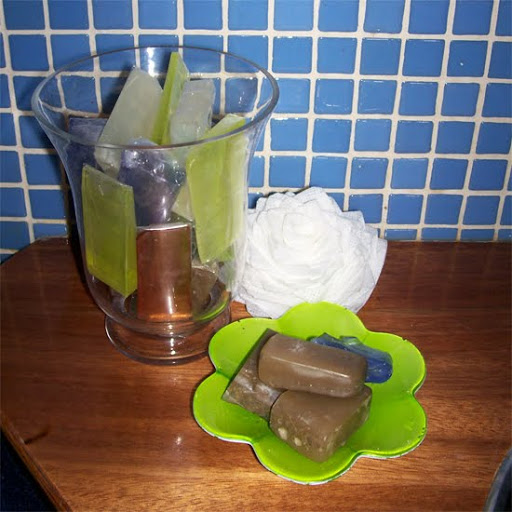 Decorar el cuarto de baño con jabones gastados.