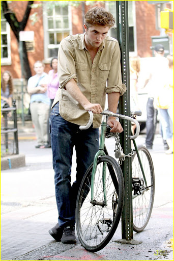robertpattinsonbikingboy05