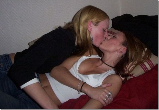As garotas se beijando (15)