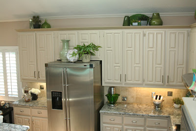 Decorating Ideas  Kitchen Cabinets on Decorating The Open Space Above Kitchen Cabinets   Home Decorating