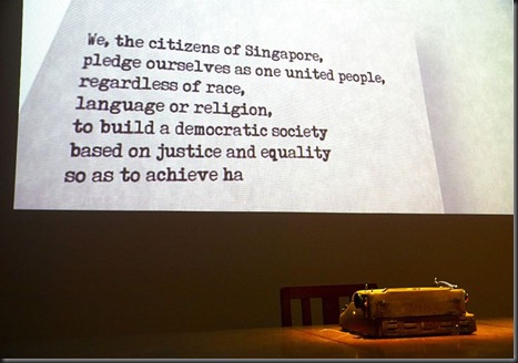 800px-Singapore_National_Pledge_at_the_National_Museum,_Singapore_-_20100720