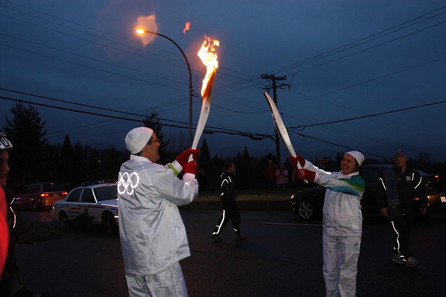 [Olympic Flame Feb 7 2010 082[3].jpg]