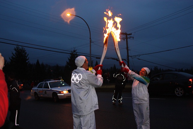 [Olympic Flame Feb 7 2010 084[4].jpg]