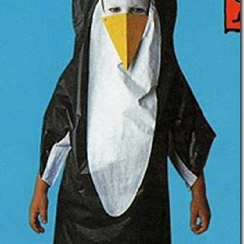 Disfraz de pingüino hecho con bolsas de basura