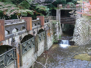 締切堰堤（上流側）を望む