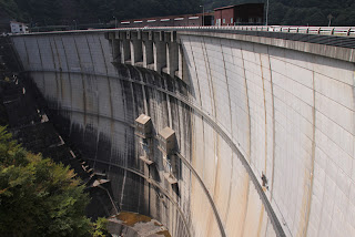 View of the levee downstream from the left bank