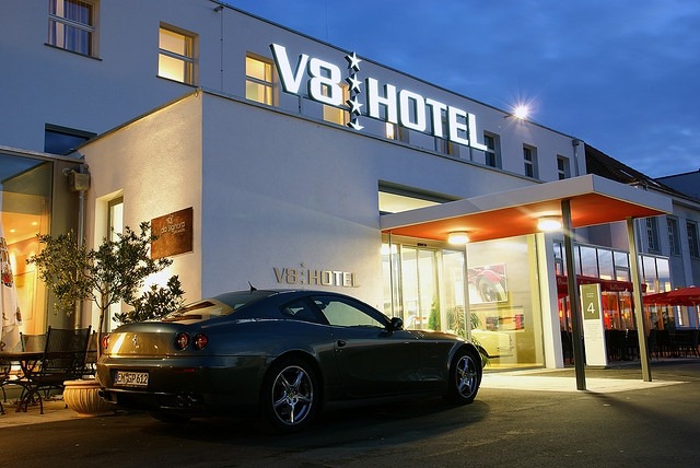 v8-hotel (6)
