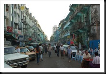Typowa ulica w Yangon