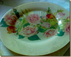 piatto decoupage rose sfondo avorio