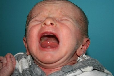 [bebe-chorando[11].jpg]