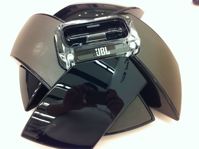 MacBook One 調效手冊: 聽音樂的好夥伴！JBL On Stage IV Portable Loudspeaker Dock for  iPod and iPhone 超棒的DOCK 喇叭！