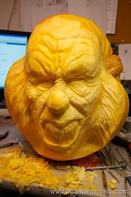 [carving-pumpkins-01[3].jpg]