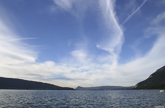 Ciet et nuage sur le lac d'Annecy