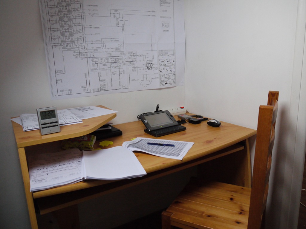 [Bureau[5].jpg]
