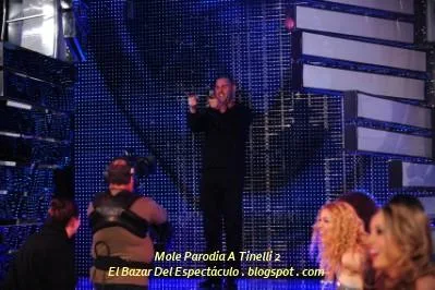 Mole Parodia A Tinelli 2.jpg