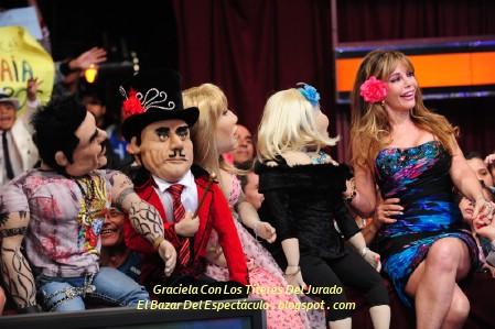 Graciela Con Los Titeres Del Jurado.jpg