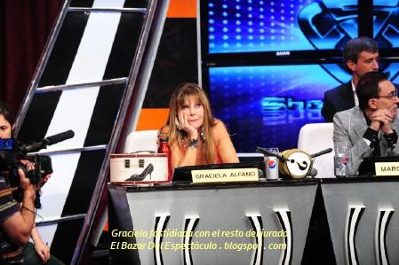 Graciela fastidiada con el resto del jurado.JPG