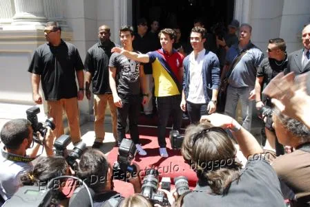Los Jonas saludan 1.png