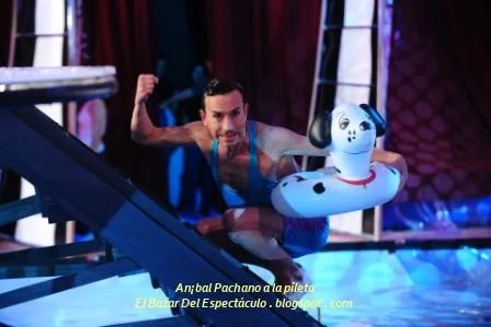 An¡bal Pachano a la pileta.JPG
