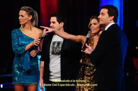 Sof¡a saluda a la tribuna.JPG